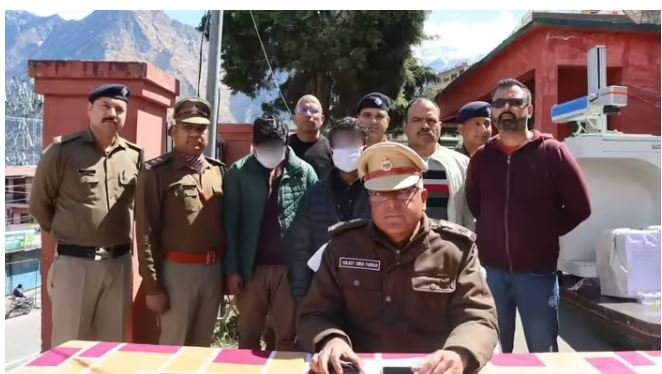 सोना कस्टमर का, खेल उनका! नकली हॉलमार्क लगाकर गहने बदल देता था गैंग