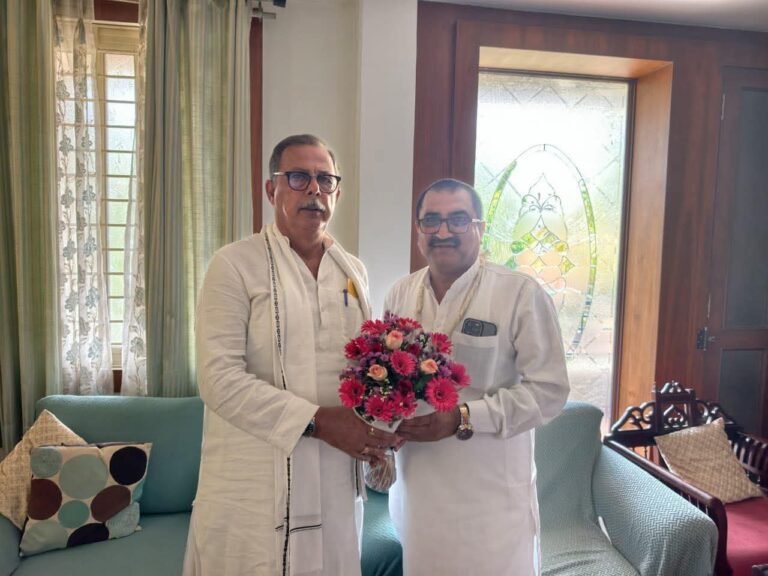 इंदौर प्रवास के दौरान कांग्रेस नेताओं से आत्मीय मुलाकात, संगठनात्मक विषयों पर हुई चर्चा