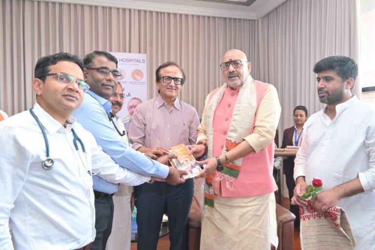 ITSA हॉस्पिटल में स्वास्थ्य सेवाओं की समीक्षा, चिकित्सकों एवं स्वास्थ्यकर्मियों से किया संवाद
