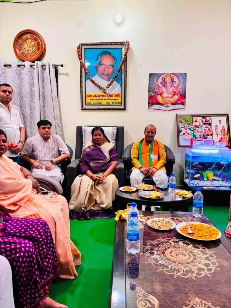 सिंगरौली में प्रभारी मंत्री संपतिया उइके सहित जनप्रतिनिधियों की आत्मीय भेंट, क्षेत्रीय विकास और जनकल्याण के मुद्दों पर हुई चर्चा